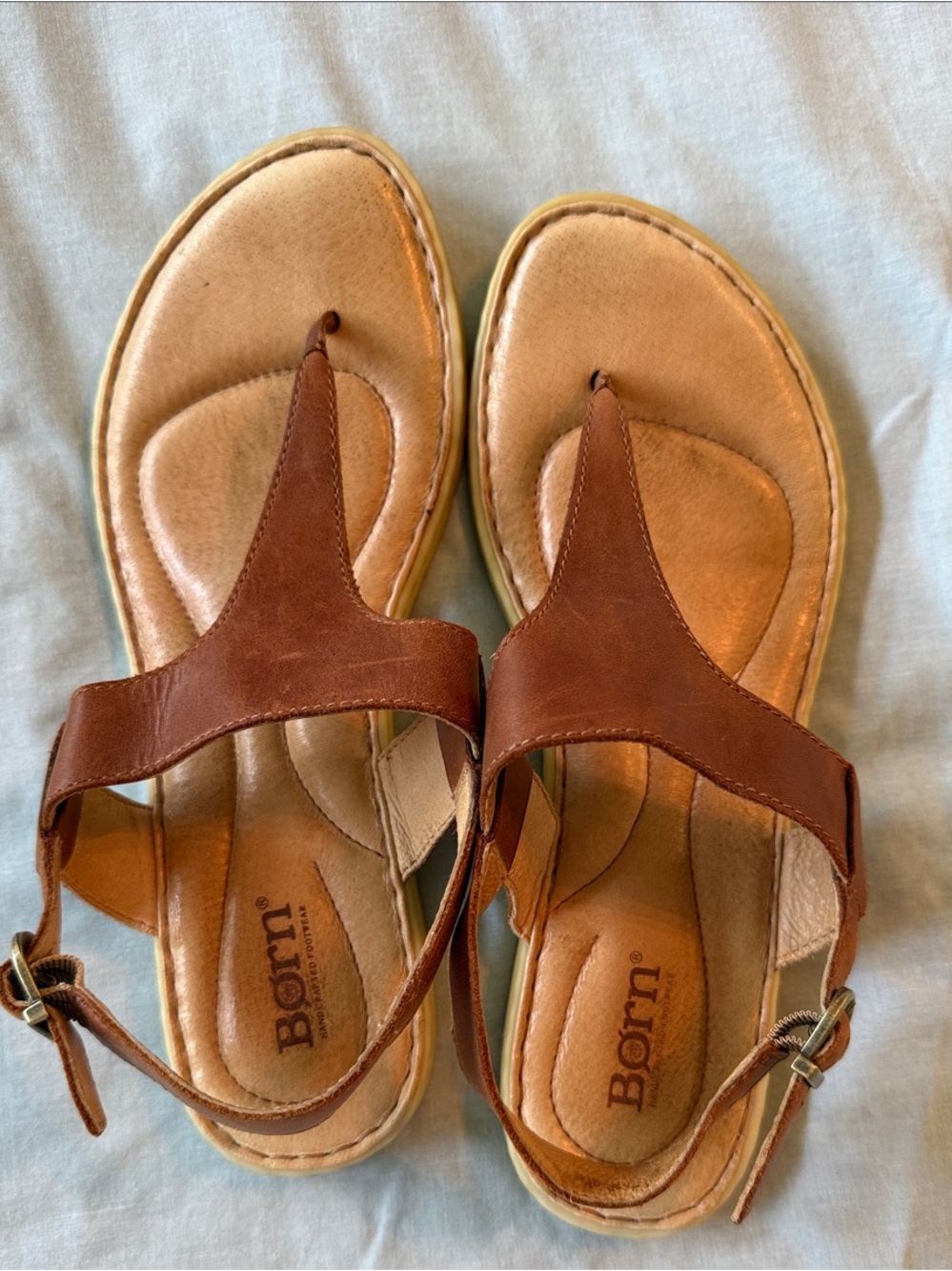 Born women’s 10m Brown Leather T-Strap Sandals